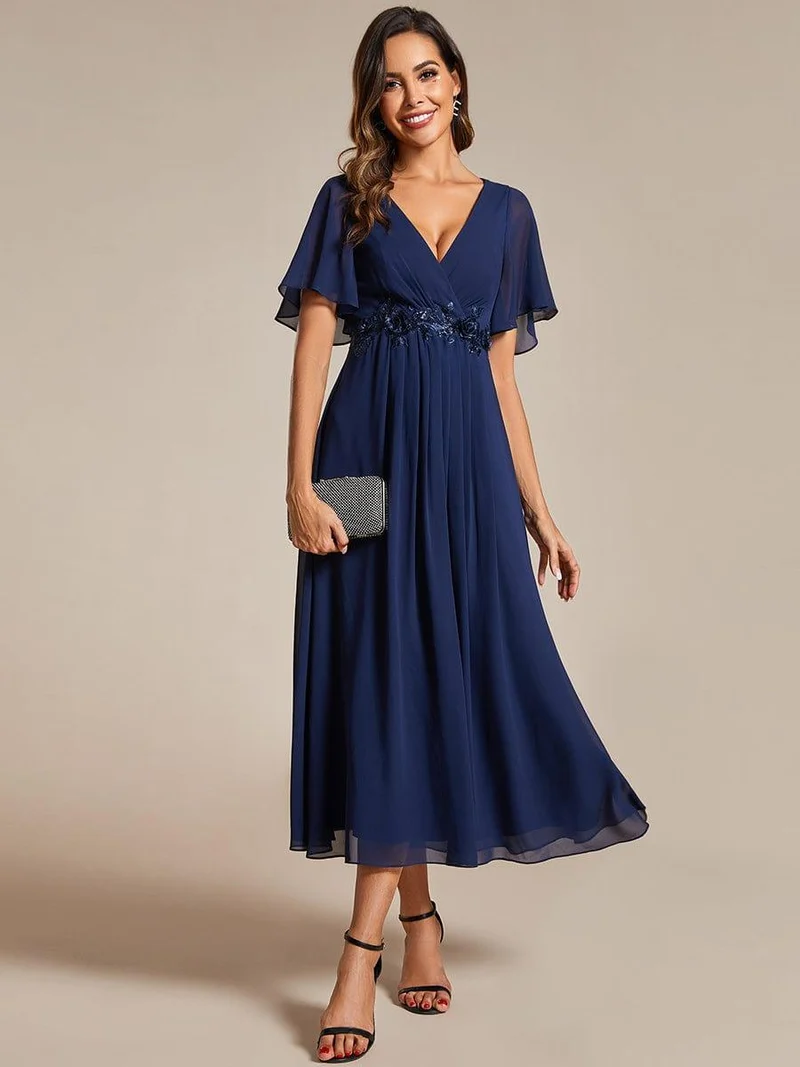 ever DAHLIA|Robe d'invité de mariage mi-longue en mousseline à col en V avec appliques à la taille