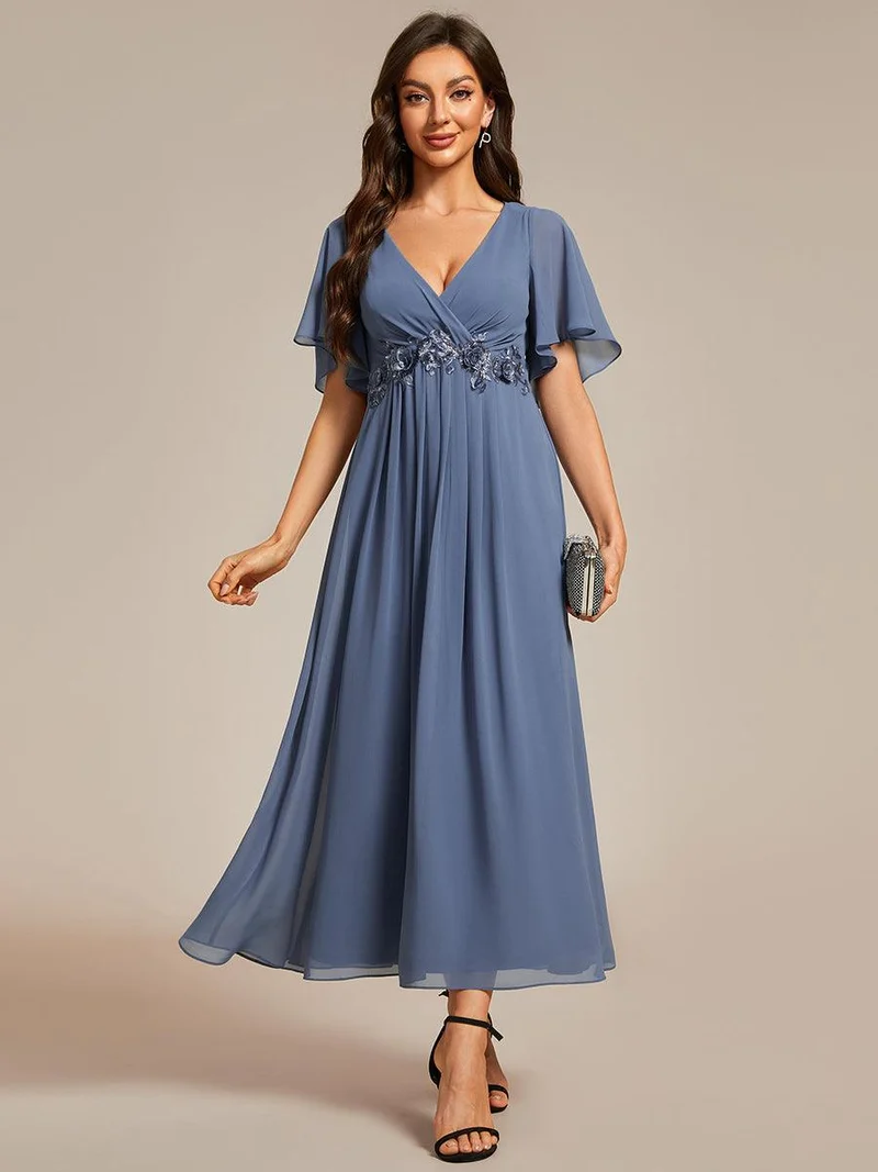 ever DAHLIA|Robe d'invité de mariage mi-longue en mousseline à col en V avec appliques à la taille