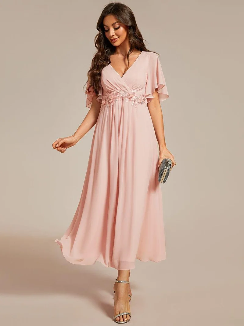 ever DAHLIA|Robe d'invité de mariage mi-longue en mousseline à col en V avec appliques à la taille