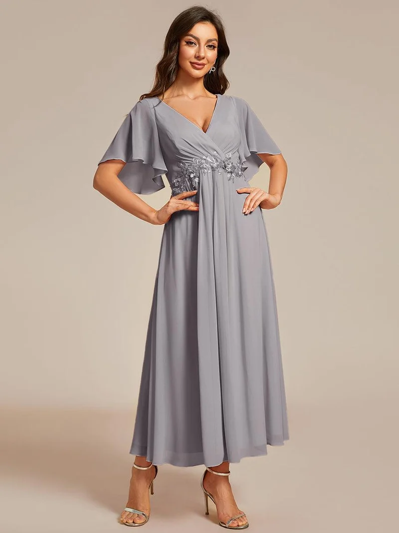 ever DAHLIA|Robe d'invité de mariage mi-longue en mousseline à col en V avec appliques à la taille