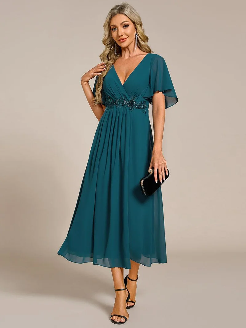 ever DAHLIA|Robe d'invité de mariage mi-longue en mousseline à col en V avec appliques à la taille