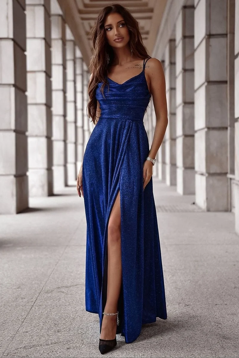 Robe de bal bleue longue pailletée