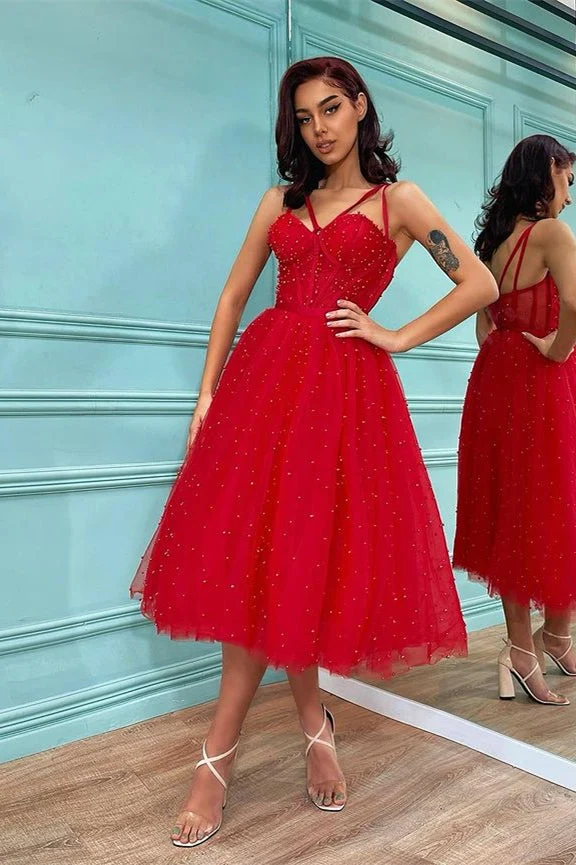 Robe de bal élégante en tulle rouge à bretelles fines ornée de perles délicates pour les occasions spéciales