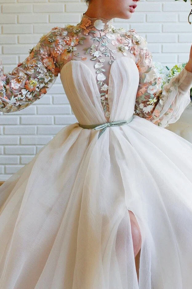 Robe de soirée sirène blanche élégante à col haut, manches longues et détails floraux