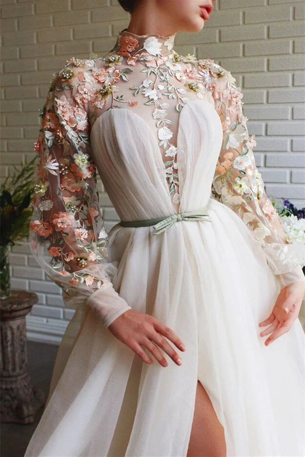 Robe de soirée sirène blanche élégante à col haut, manches longues et détails floraux