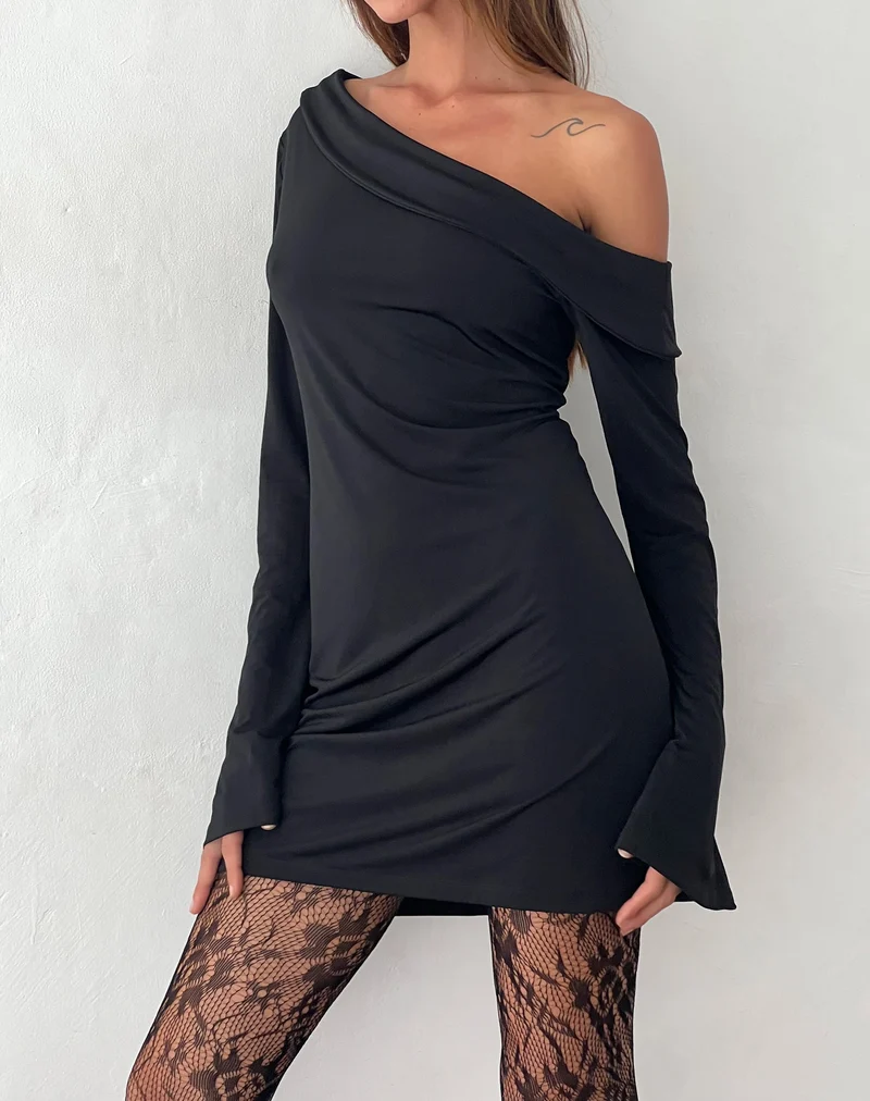 Mini robe asymétrique Fliss en noir fluide