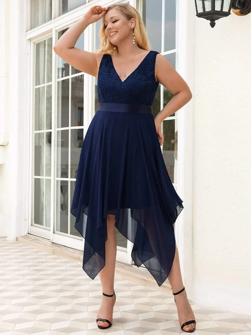 pretty COSTA|Robe de demoiselle d'honneur en dentelle et en mousseline de soie à col en V de grande taille