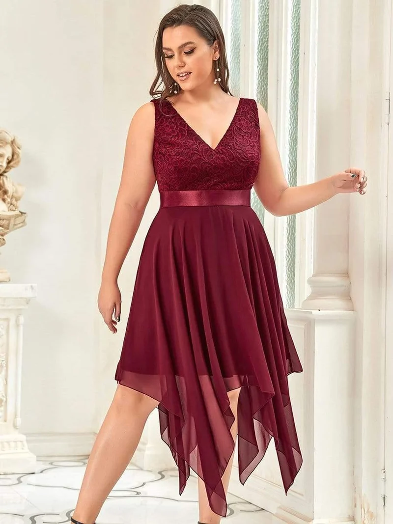pretty COSTA|Robe de demoiselle d'honneur en dentelle et en mousseline de soie à col en V de grande taille