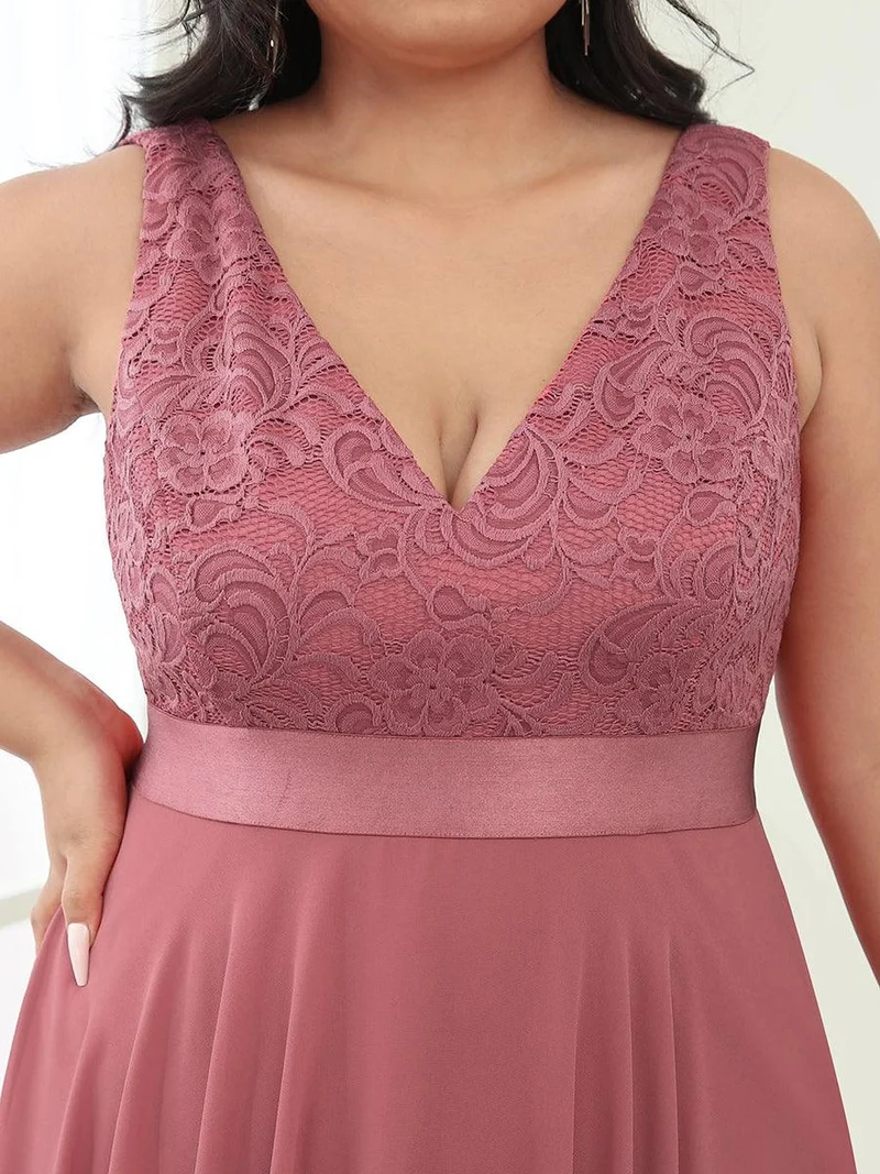 pretty COSTA|Robe de demoiselle d'honneur en dentelle et en mousseline de soie à col en V de grande taille