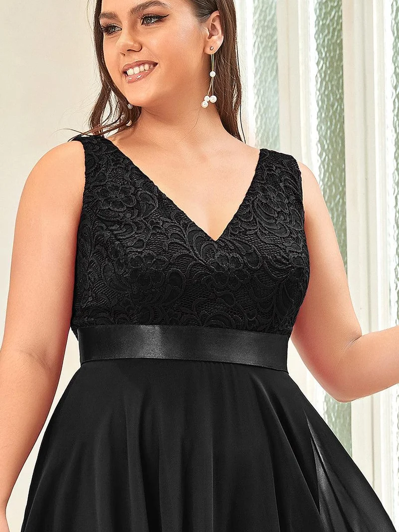 pretty COSTA|Robe de demoiselle d'honneur en dentelle et en mousseline de soie à col en V de grande taille