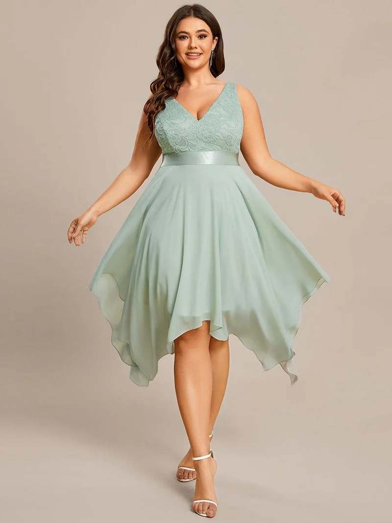 pretty COSTA|Robe de demoiselle d'honneur en dentelle et en mousseline de soie à col en V de grande taille