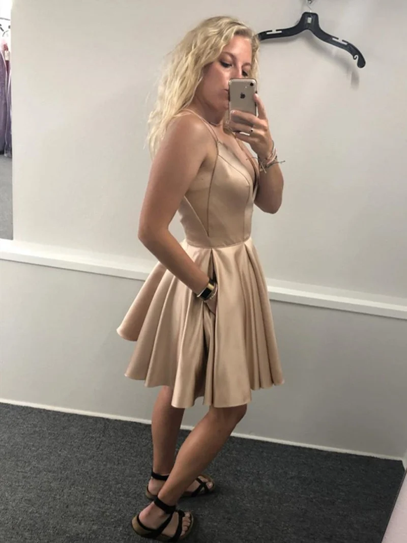 Robe de bal courte élégante en satin champagne à col en V et poches pour le retour à la maison
