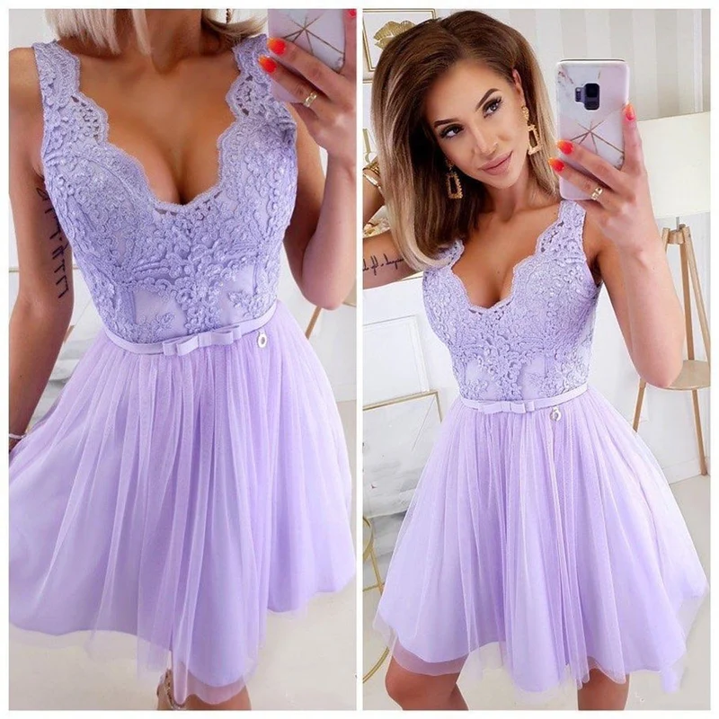 Robe de bal courte élégante en dentelle violette à col en V pour le retour à la maison et la remise des diplômes