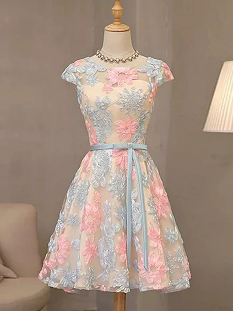 Robe de bal courte en dentelle, élégante, col rond, manches courtes, pour soirées formelles et de rentrée
