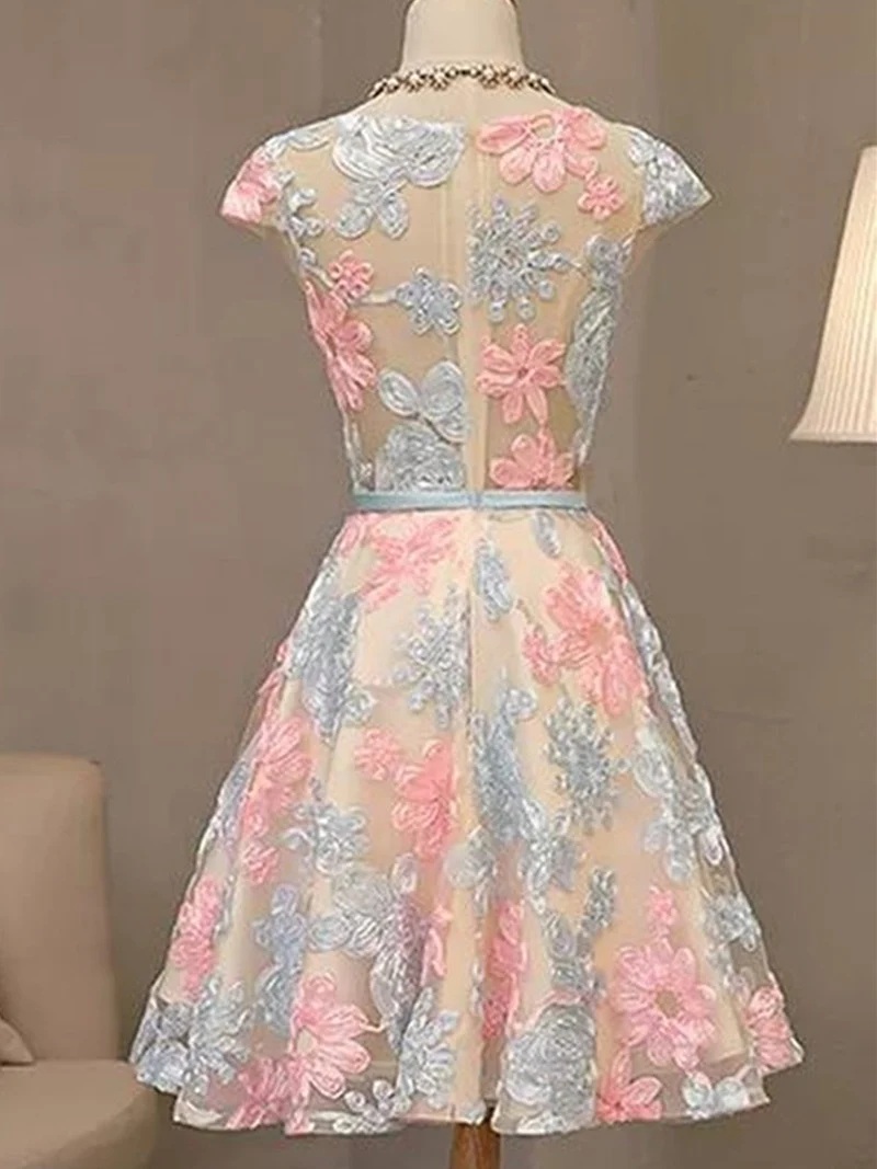 Robe de bal courte en dentelle, élégante, col rond, manches courtes, pour soirées formelles et de rentrée