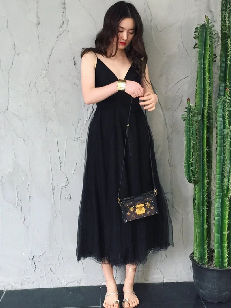 Robe de bal noire simple à col en V et dos nu