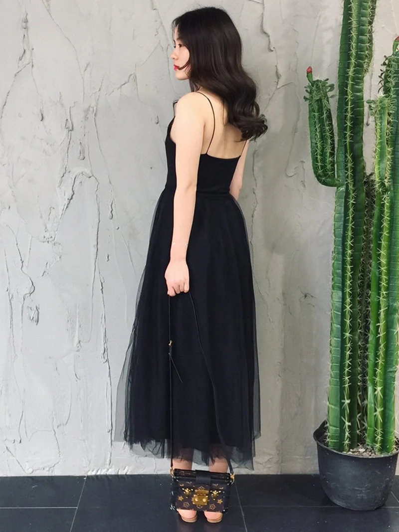 Robe de bal noire simple à col en V et dos nu