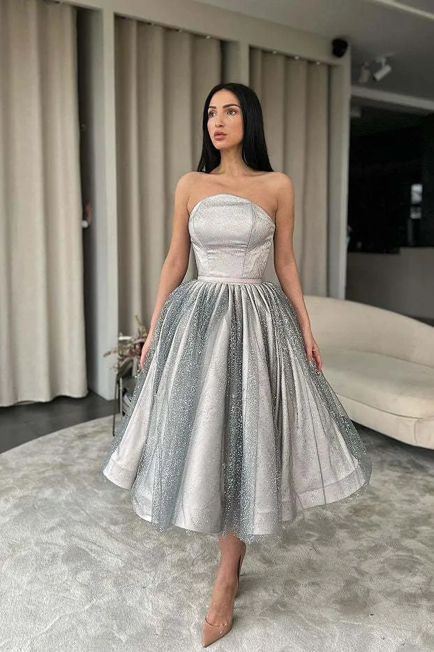 Robe de bal trapèze bustier à paillettes argentées scintillantes : élégante robe de soirée courte