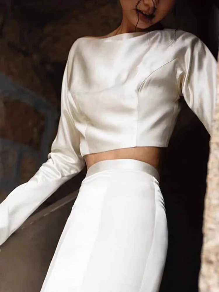 Robe de mariée décontractée en soie deux pièces avec manches longues et fente latérale