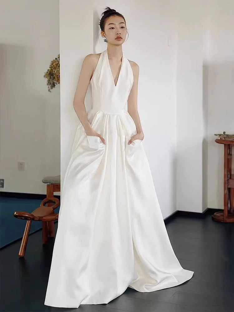 Robe de mariée simple à col en V et dos nu, 100 % taffetas de soie, avec poches