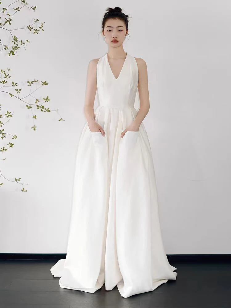 Robe de mariée simple à col en V et dos nu, 100 % taffetas de soie, avec poches