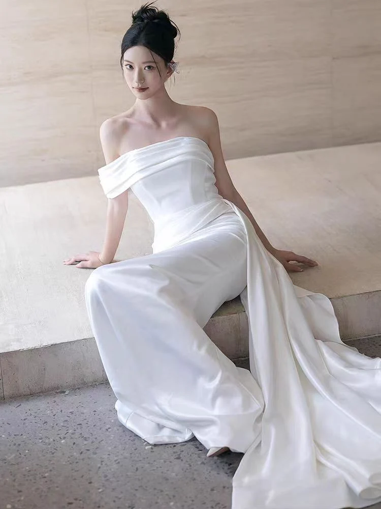 Robe de mariée bustier en satin de soie avec drapé