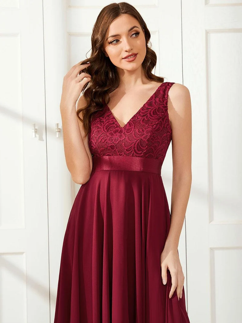 ever COSTA|Robe mariage invitée en dentelle à col en V mi-longue fluide