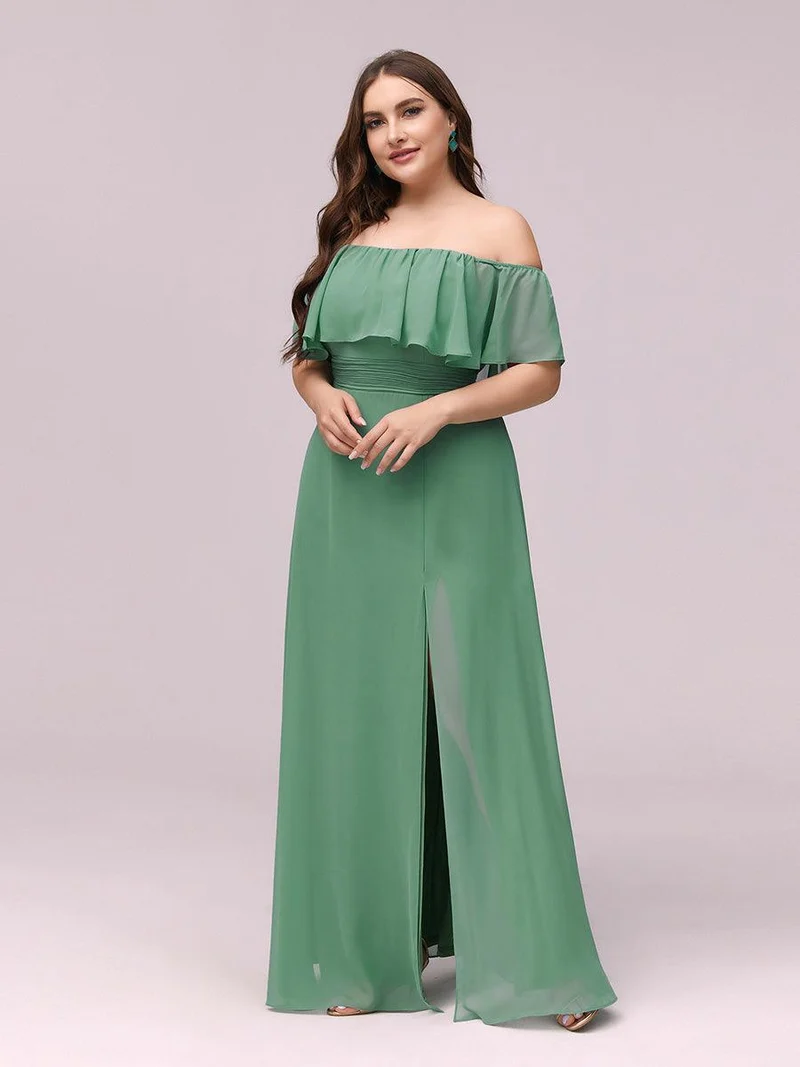 Robe de demoiselle d'honneur grande talle à volants et épaules dénudées