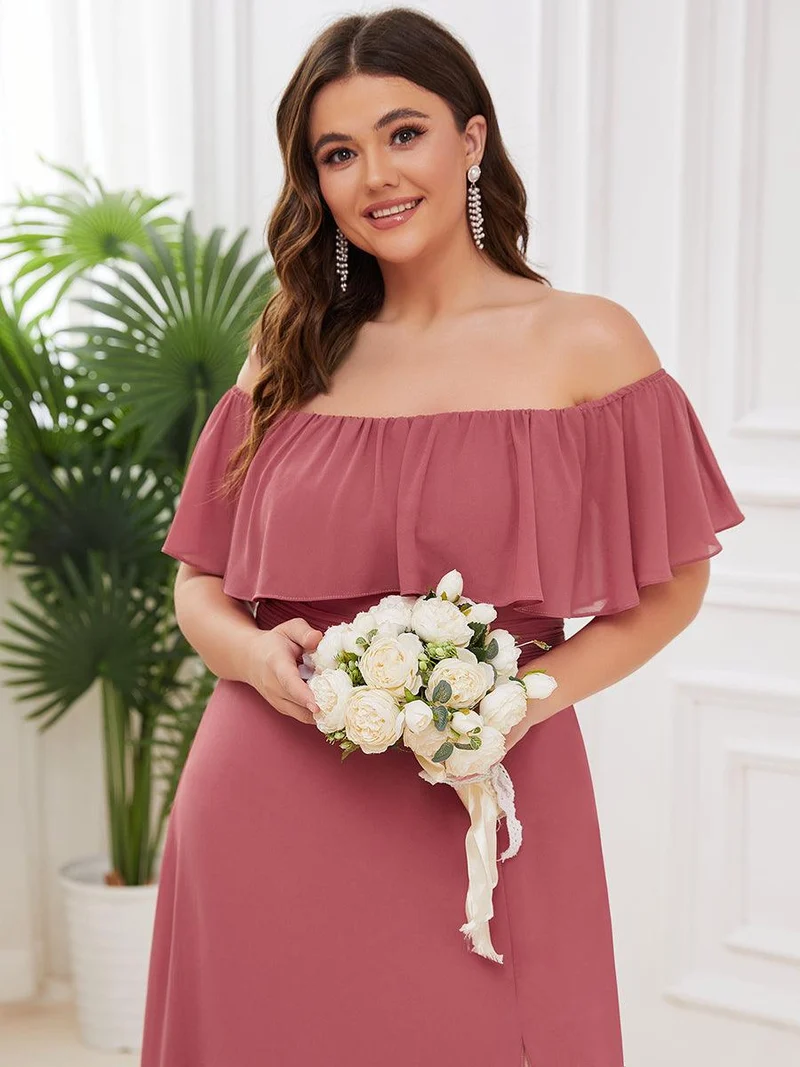 Robe de demoiselle d'honneur grande talle à volants et épaules dénudées