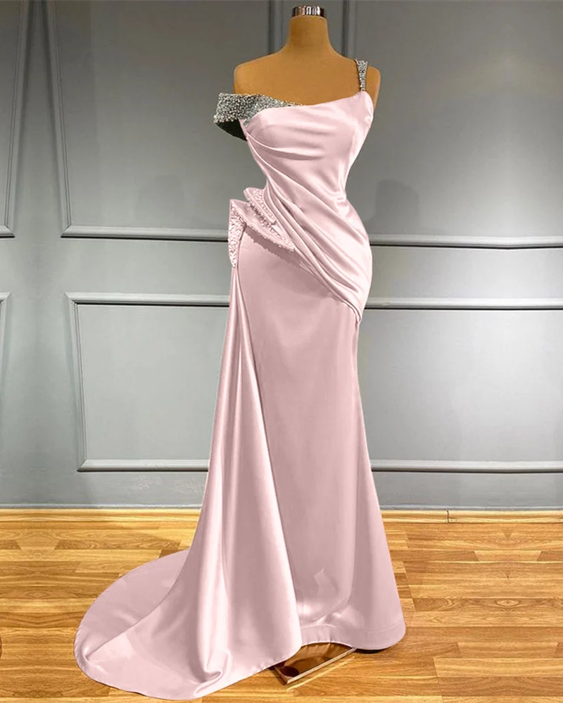 Robe de soirée sirène élégante à volants et épaules dénudées avec détails perlés
