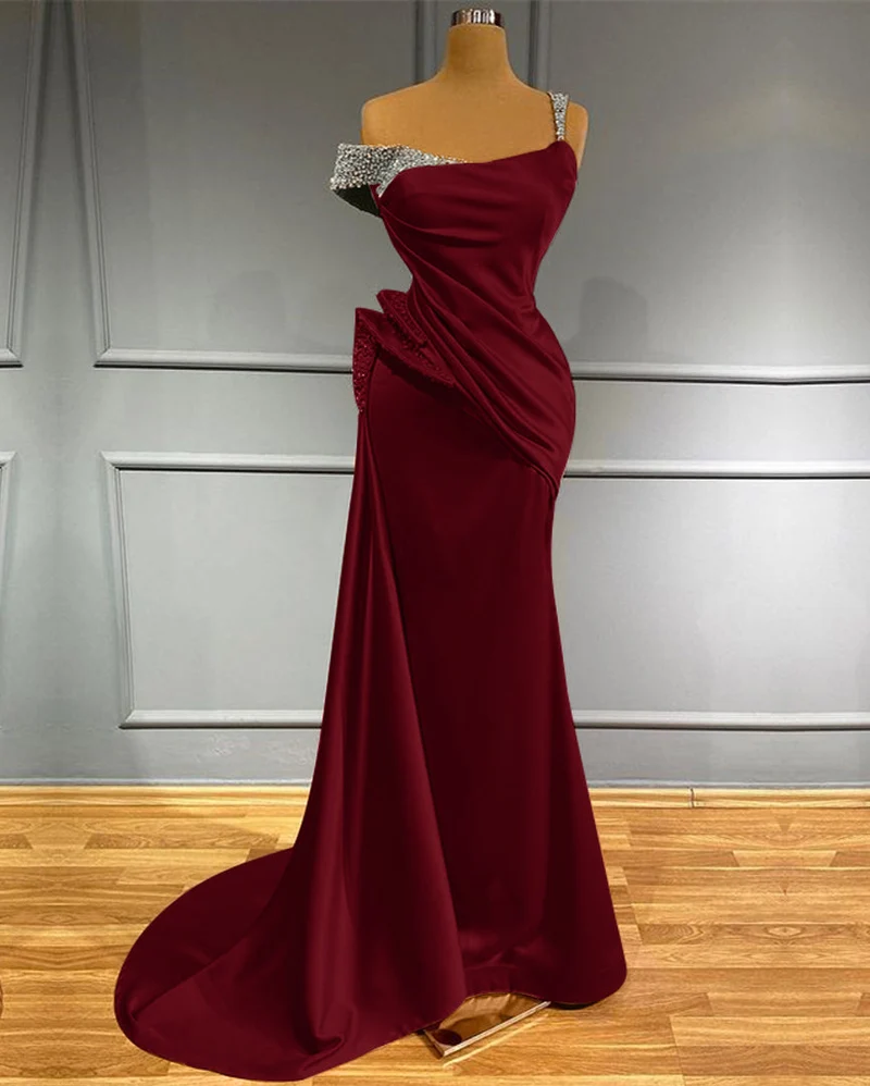 Robe de soirée sirène élégante à volants et épaules dénudées avec détails perlés