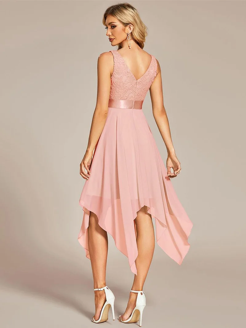 ever COSTA|Robe demoiselle d'honneur irrégulière en dentelle en mousseline avec col en V pour femme