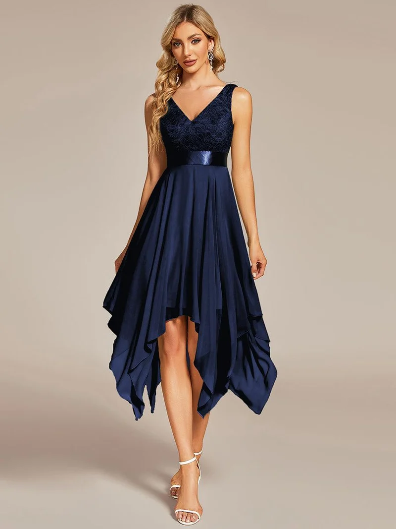 ever COSTA|Robe demoiselle d'honneur irrégulière en dentelle en mousseline avec col en V pour femme