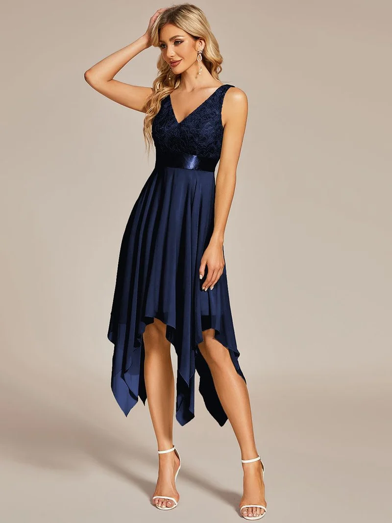 ever COSTA|Robe demoiselle d'honneur irrégulière en dentelle en mousseline avec col en V pour femme