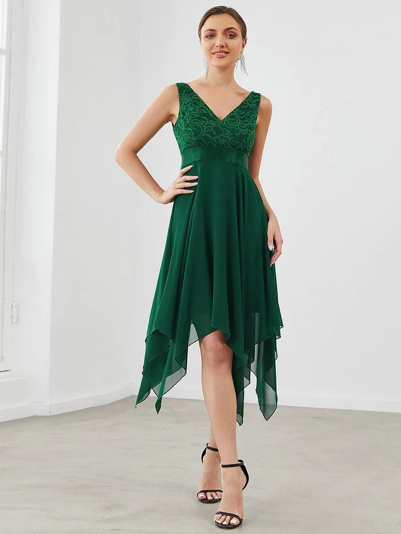 ever COSTA|Robe demoiselle d'honneur irrégulière en dentelle en mousseline avec col en V pour femme