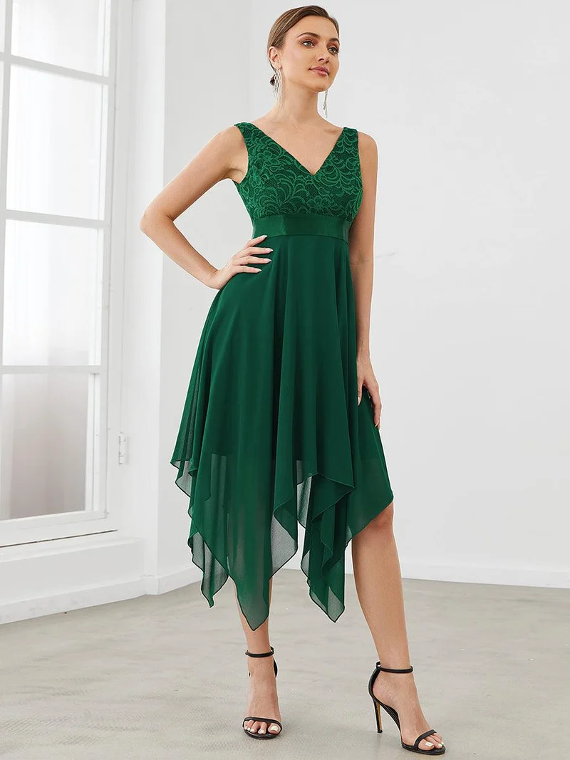 ever COSTA|Robe demoiselle d'honneur irrégulière en dentelle en mousseline avec col en V pour femme