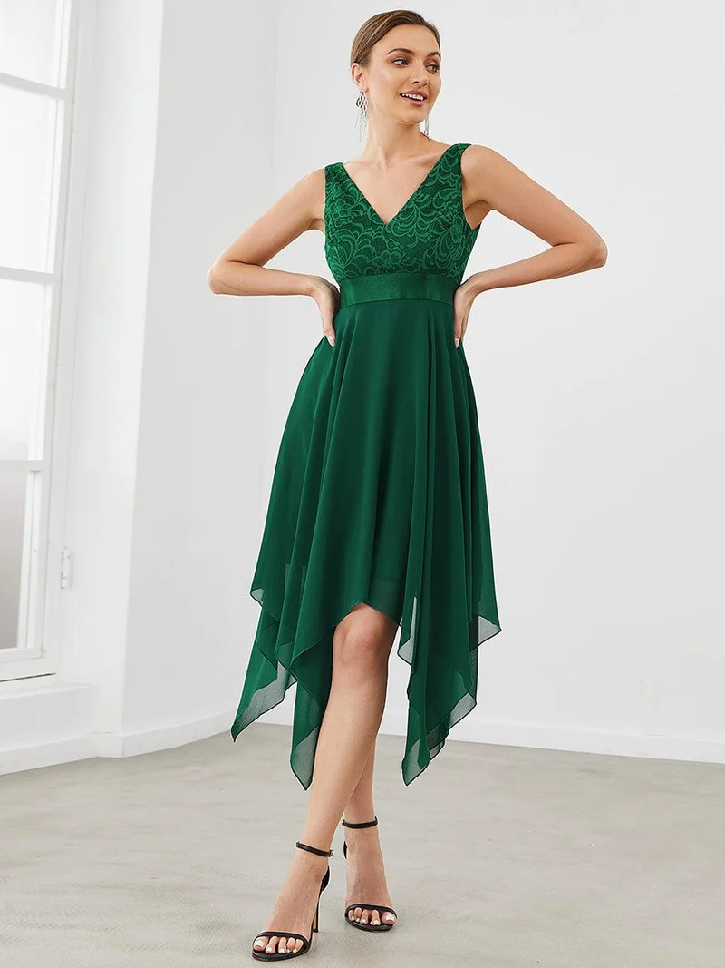 ever COSTA|Robe demoiselle d'honneur irrégulière en dentelle en mousseline avec col en V pour femme