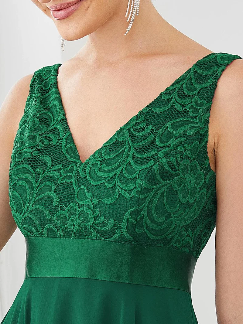 ever COSTA|Robe demoiselle d'honneur irrégulière en dentelle en mousseline avec col en V pour femme