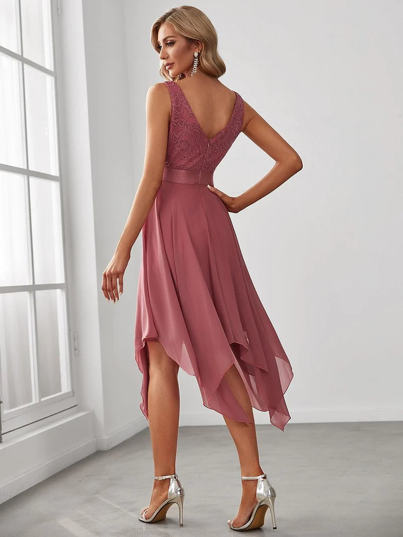 ever COSTA|Robe demoiselle d'honneur irrégulière en dentelle en mousseline avec col en V pour femme