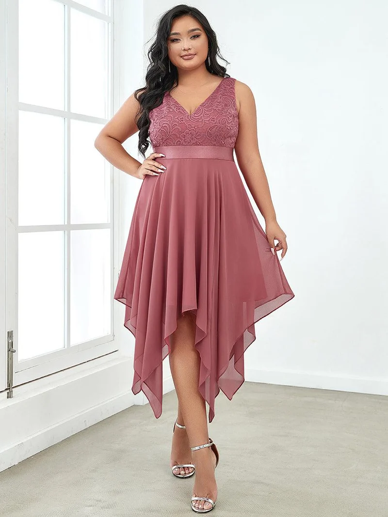 ever COSTA|Robe demoiselle d'honneur irrégulière en dentelle en mousseline avec col en V pour femme