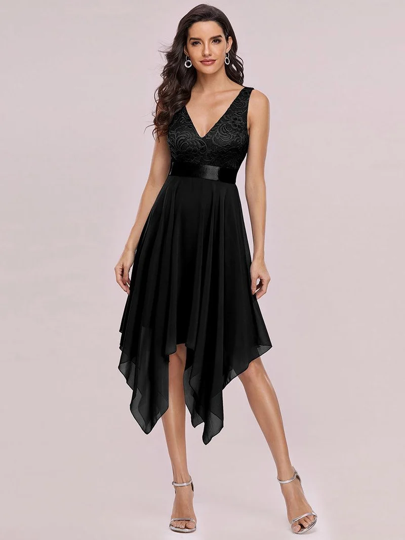 ever COSTA|Robe demoiselle d'honneur irrégulière en dentelle en mousseline avec col en V pour femme