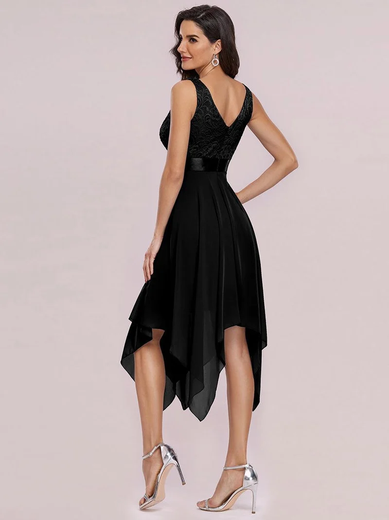 ever COSTA|Robe demoiselle d'honneur irrégulière en dentelle en mousseline avec col en V pour femme