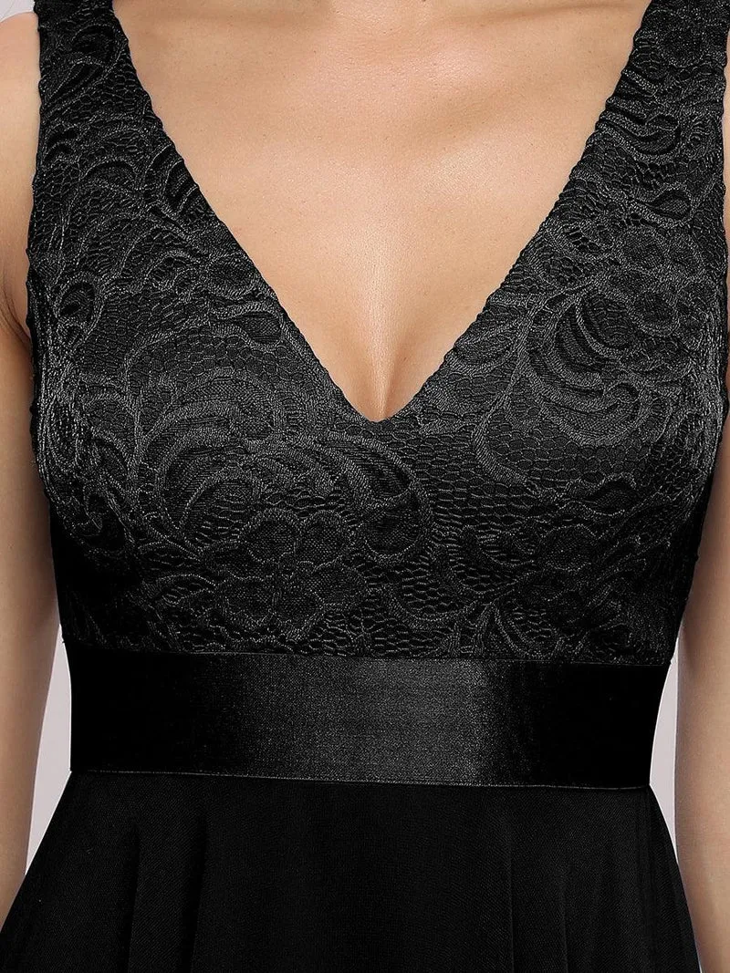 ever COSTA|Robe demoiselle d'honneur irrégulière en dentelle en mousseline avec col en V pour femme