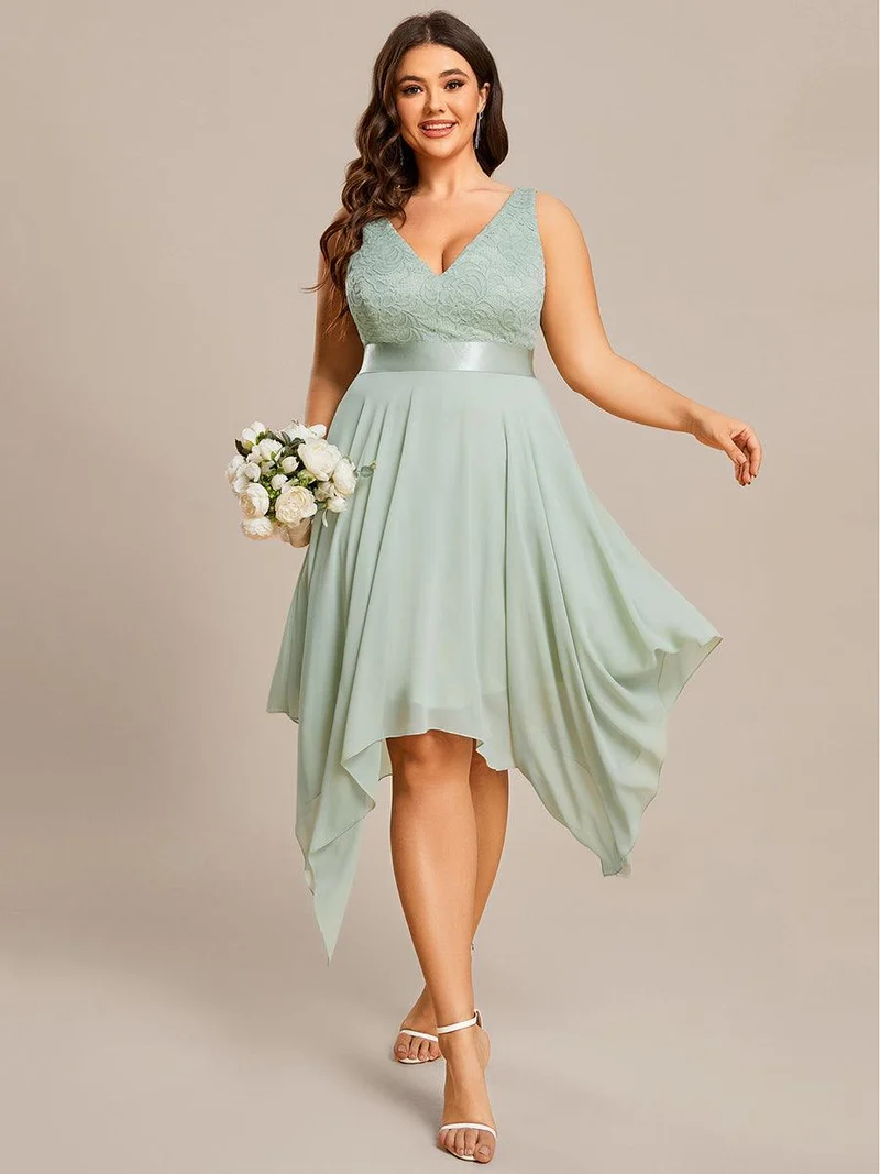 ever COSTA|Robe demoiselle d'honneur irrégulière en dentelle en mousseline avec col en V pour femme