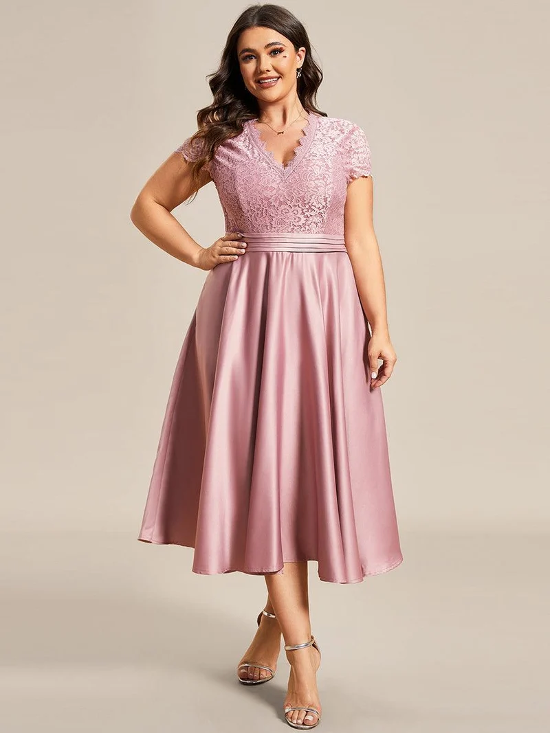 pretty HARLEY|Robe de cocktail mi-longue en dentelle à manches longues et col en V de grande taille