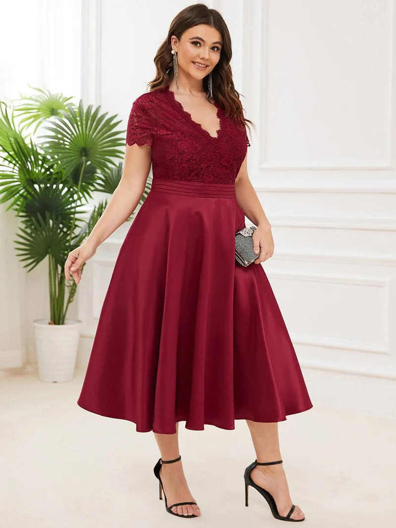 pretty HARLEY|Robe de cocktail mi-longue en dentelle à manches longues et col en V de grande taille