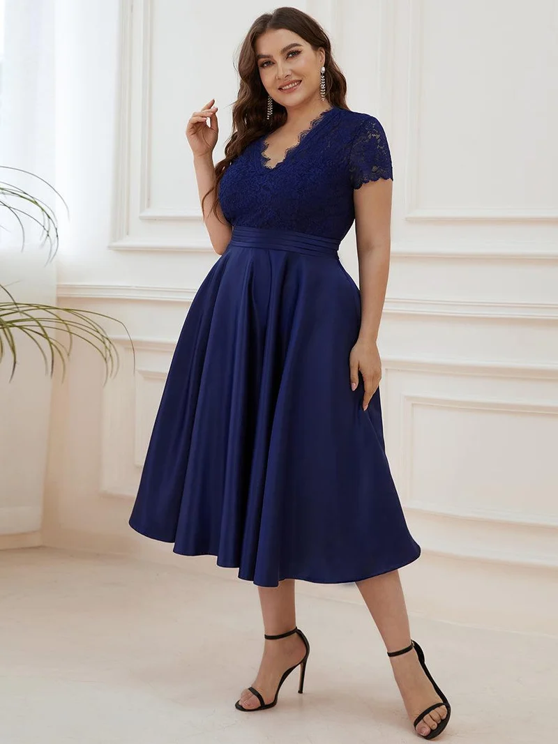pretty HARLEY|Robe de cocktail mi-longue en dentelle à manches longues et col en V de grande taille