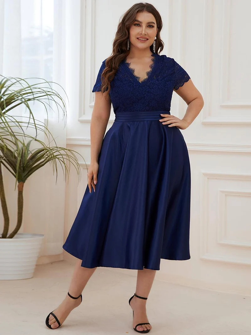 pretty HARLEY|Robe de cocktail mi-longue en dentelle à manches longues et col en V de grande taille