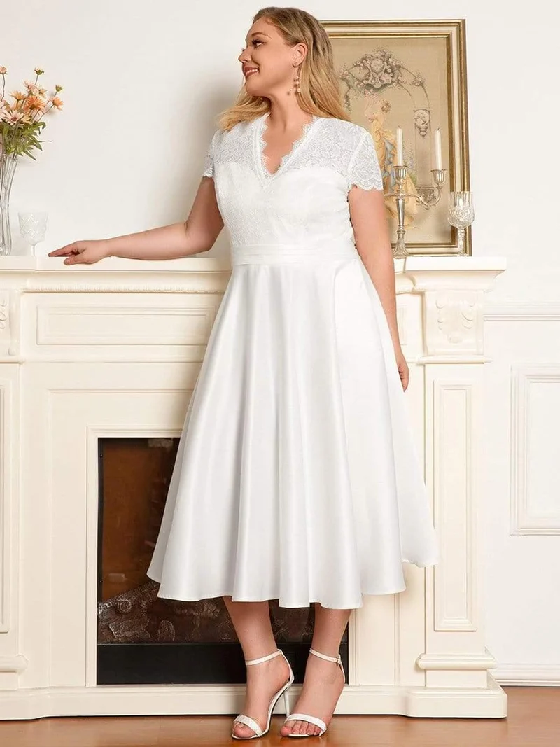 pretty HARLEY|Robe de cocktail mi-longue en dentelle à manches longues et col en V de grande taille