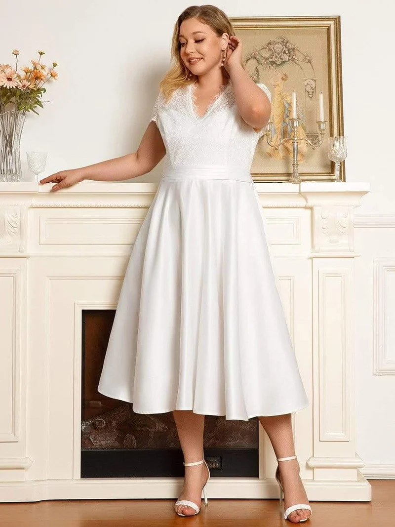 pretty HARLEY|Robe de cocktail mi-longue en dentelle à manches longues et col en V de grande taille